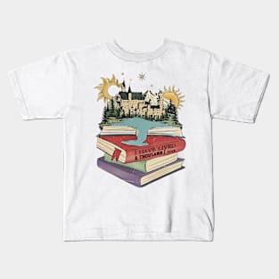 Booking Vintage, I've Live A Thousand Lives, Book Lover, Reading Books Kids T-Shirt